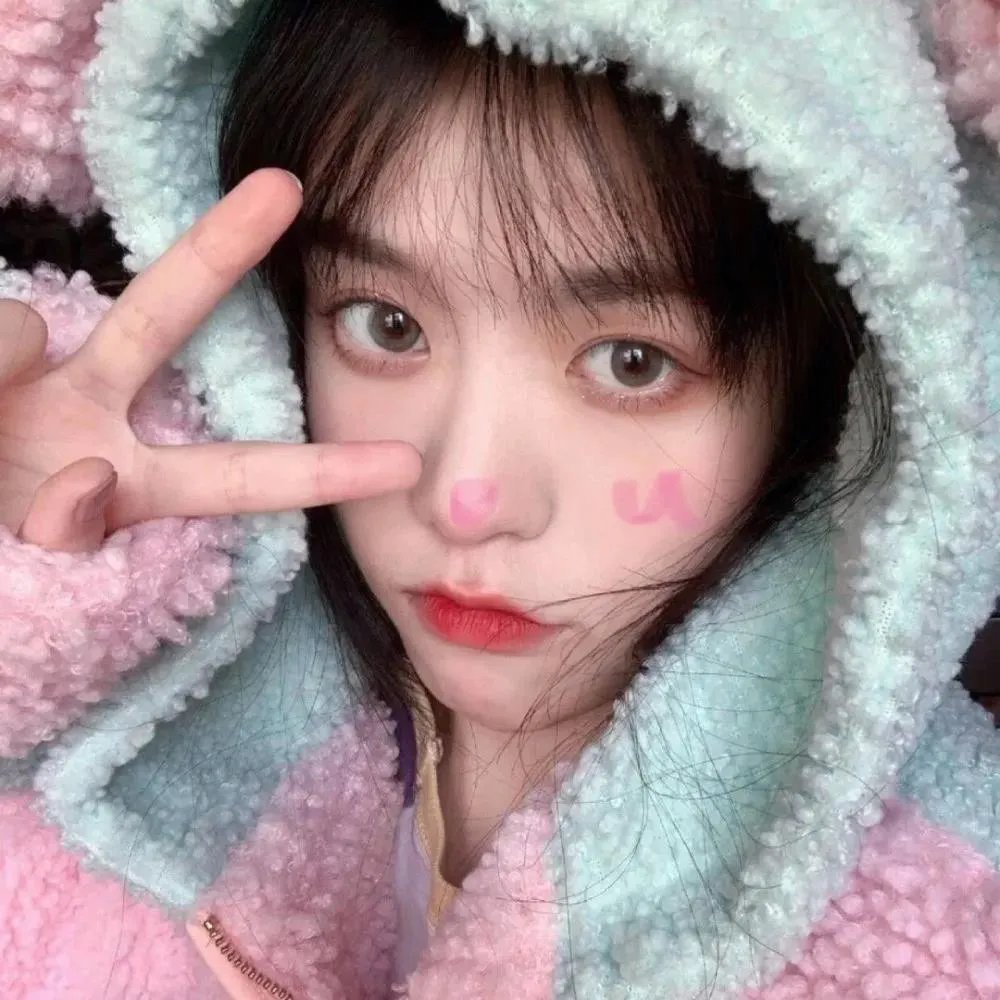 我躺帝王怀里刷视频